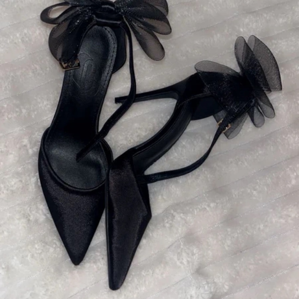 Source Unknown Black Mesh Bow Heels